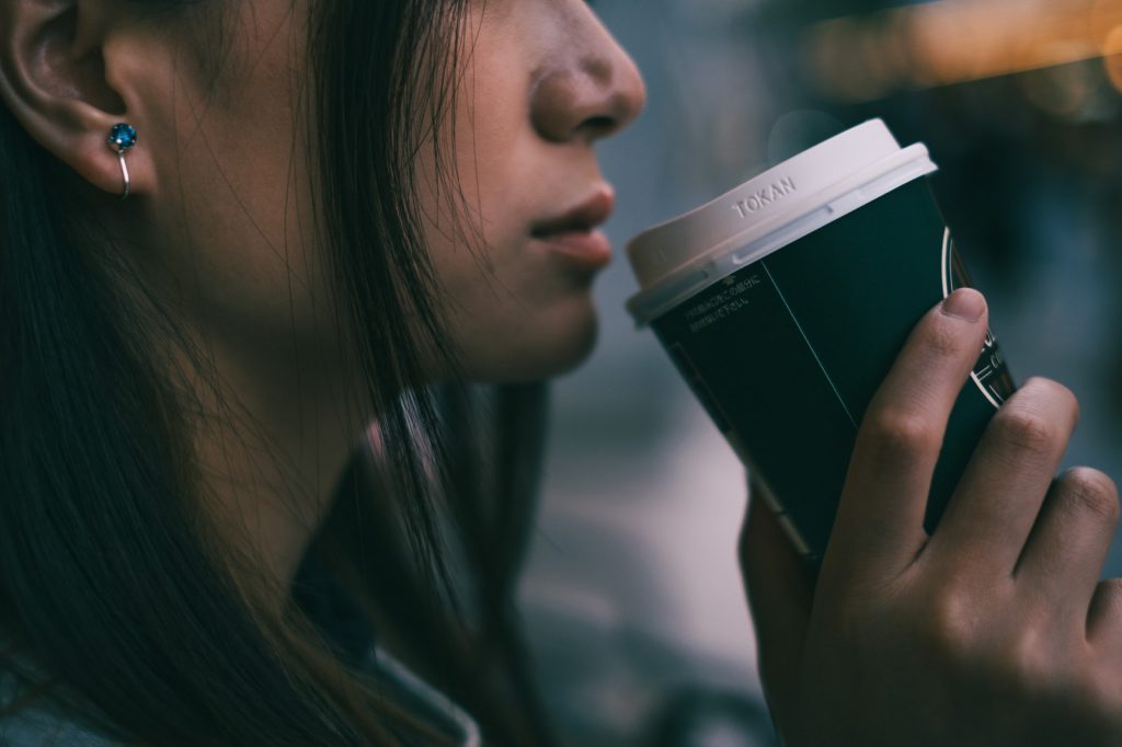 砂糖入りコーヒーは、飲んだ後にだるさが襲ってきます